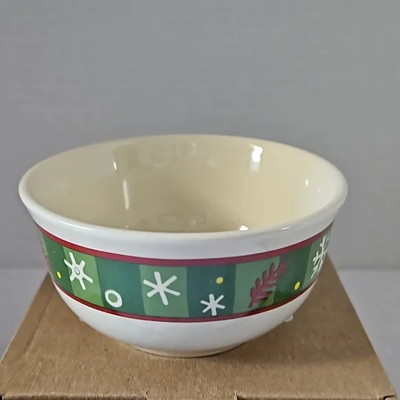 NWT Classic Longaberger Holiday Snowflake Dessert Bowls Set of 4